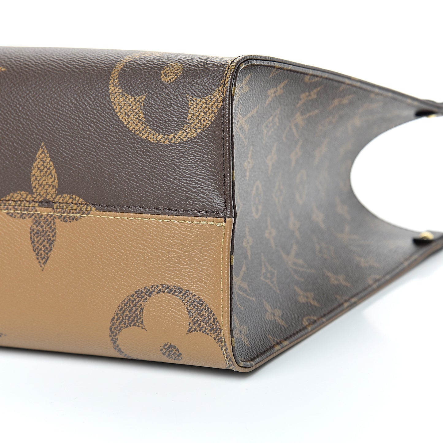 Reverse Monogram Giant Onthego MM