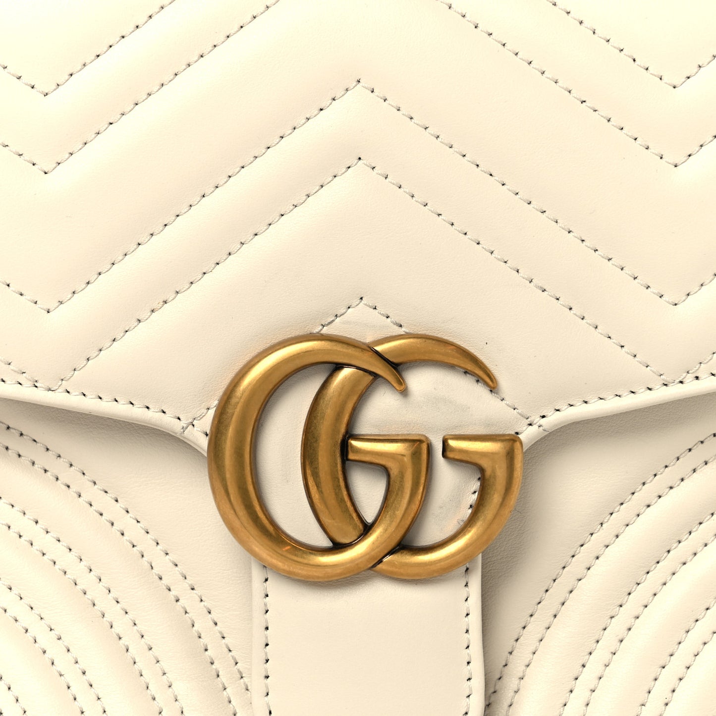Calfskin Matelasse Small GG Marmont Top Handle Shoulder Bag White