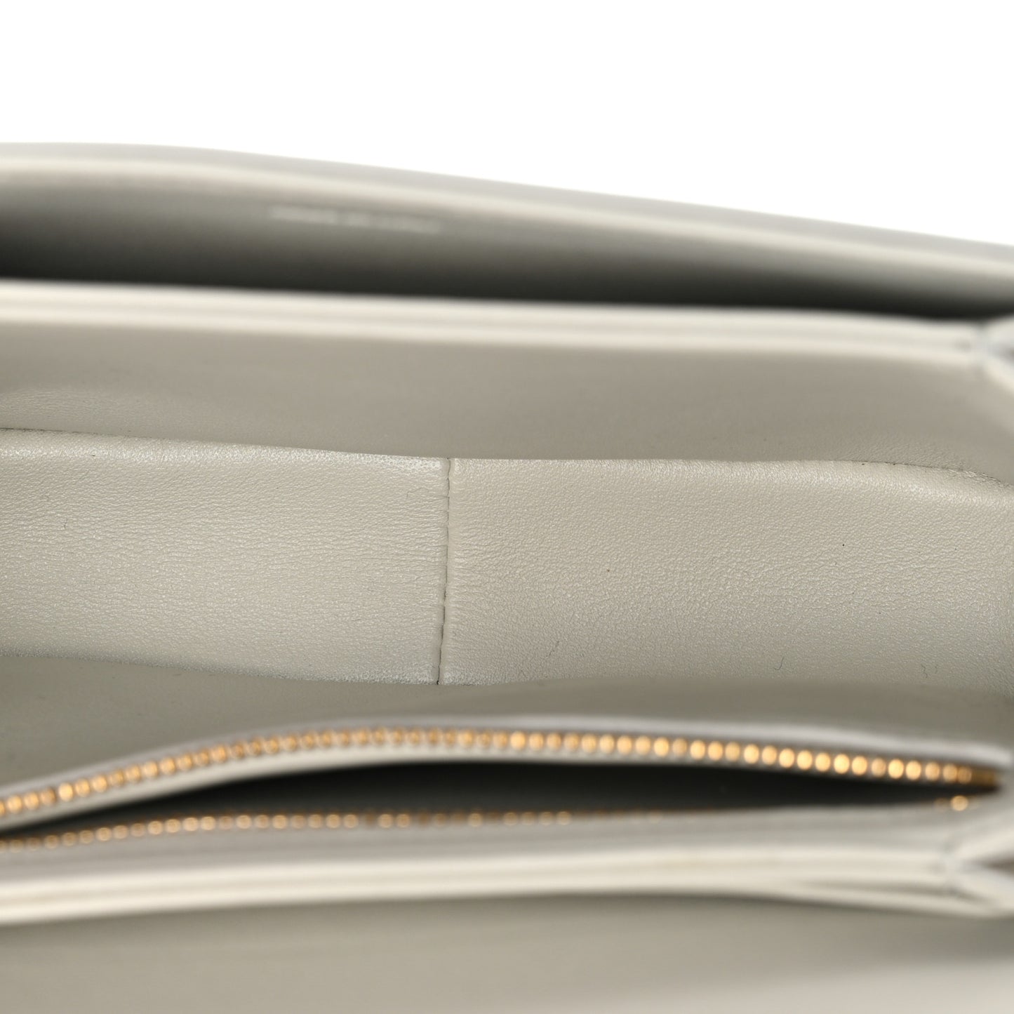 Shiny Calfskin Teen Triomphe Chalk