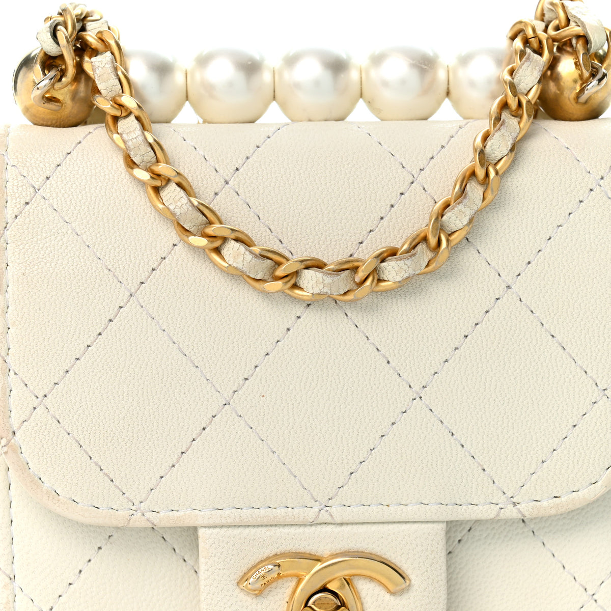 Goatskin Chic Pearls Clutch On Chain White