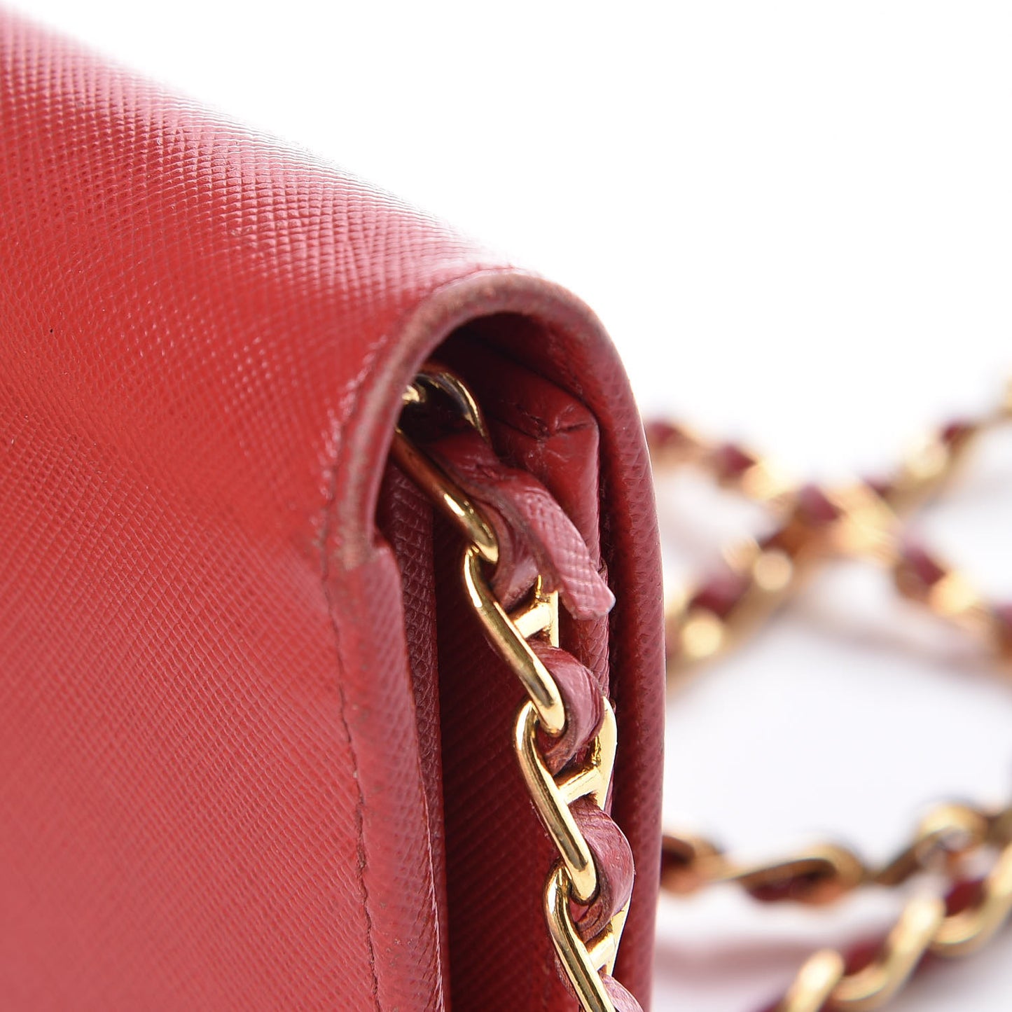 Saffiano Metal Oro Chain Wallet Fuoco