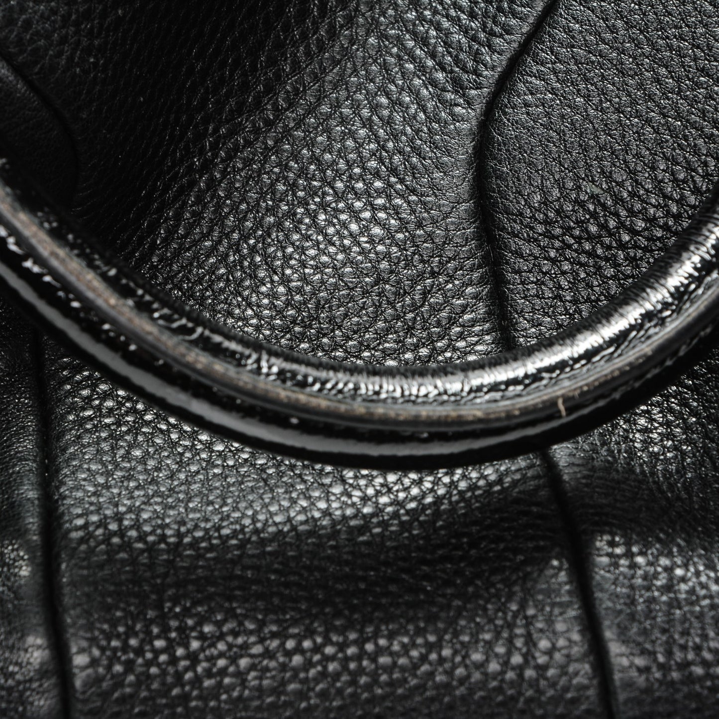 Pebbled Lambskin Medium Easy Sac Black