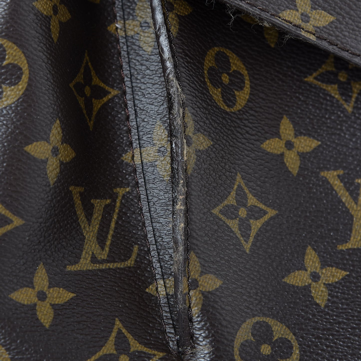Monogram Metis