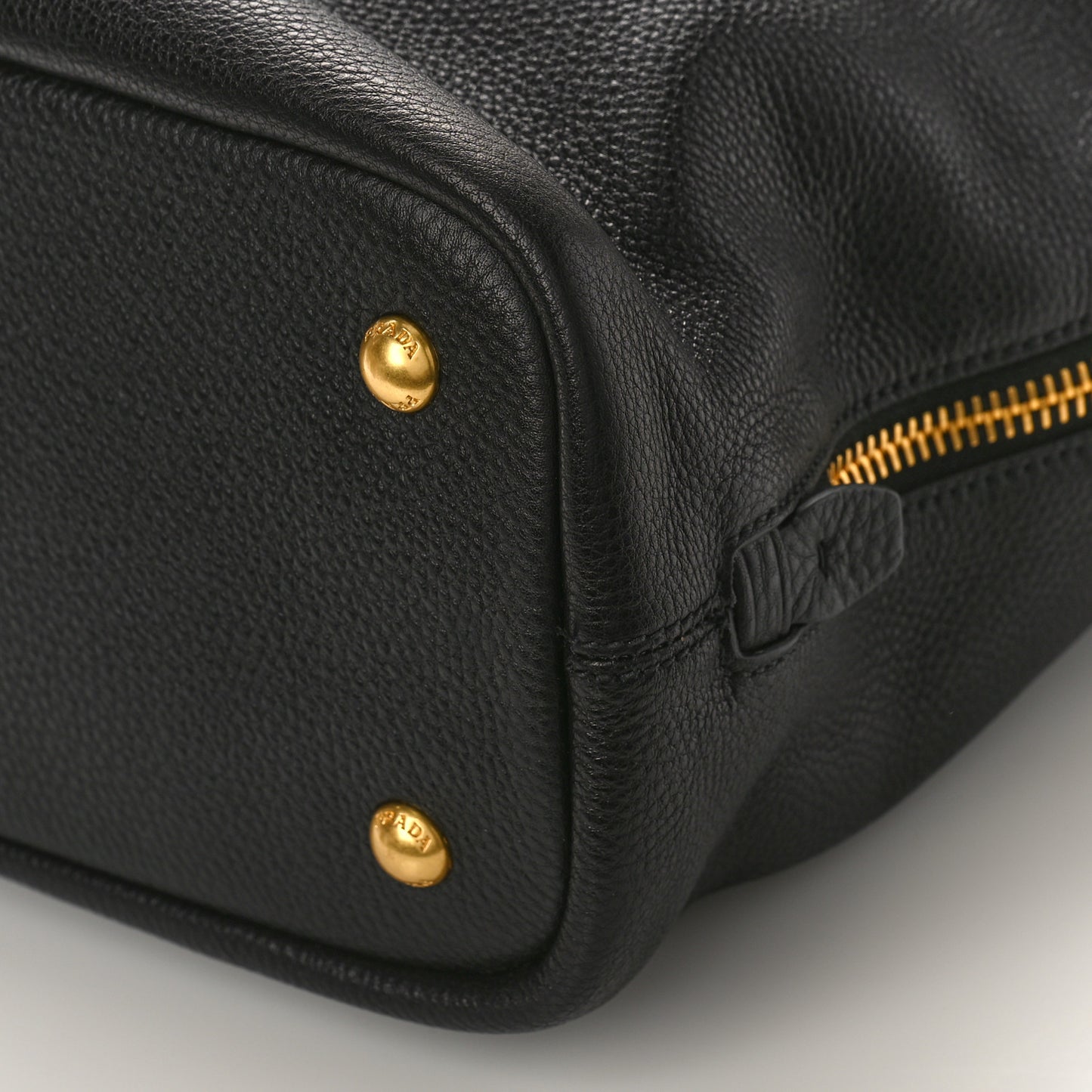 Vitello Daino Side Zip Tote Black