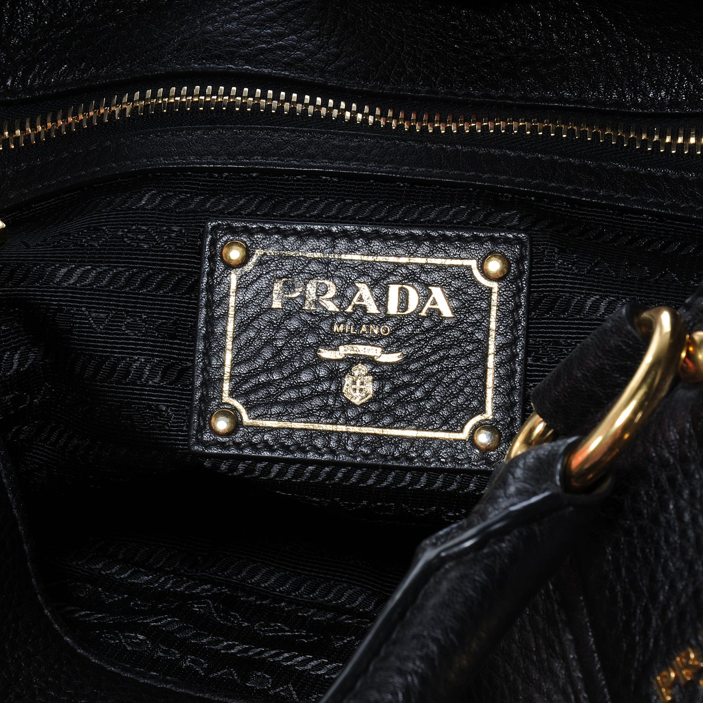 Vitello Daino Pushlock Tote Black