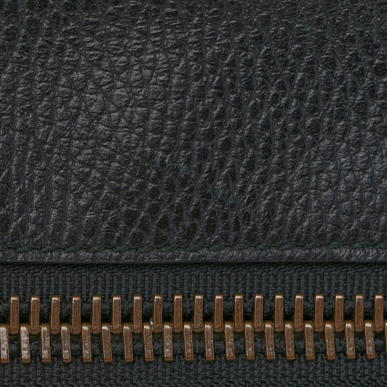 Gucci Pebbled Calfskin Logo Messenger Bag Black 13 of 14