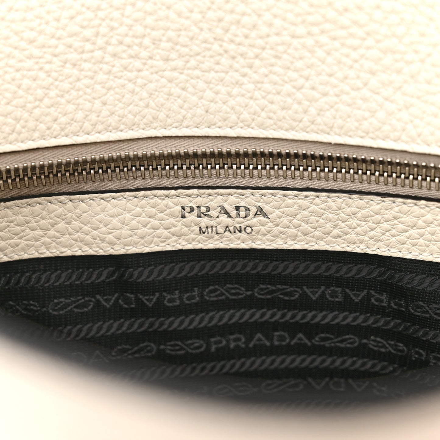 Vitello Phenix Logo Hobo White