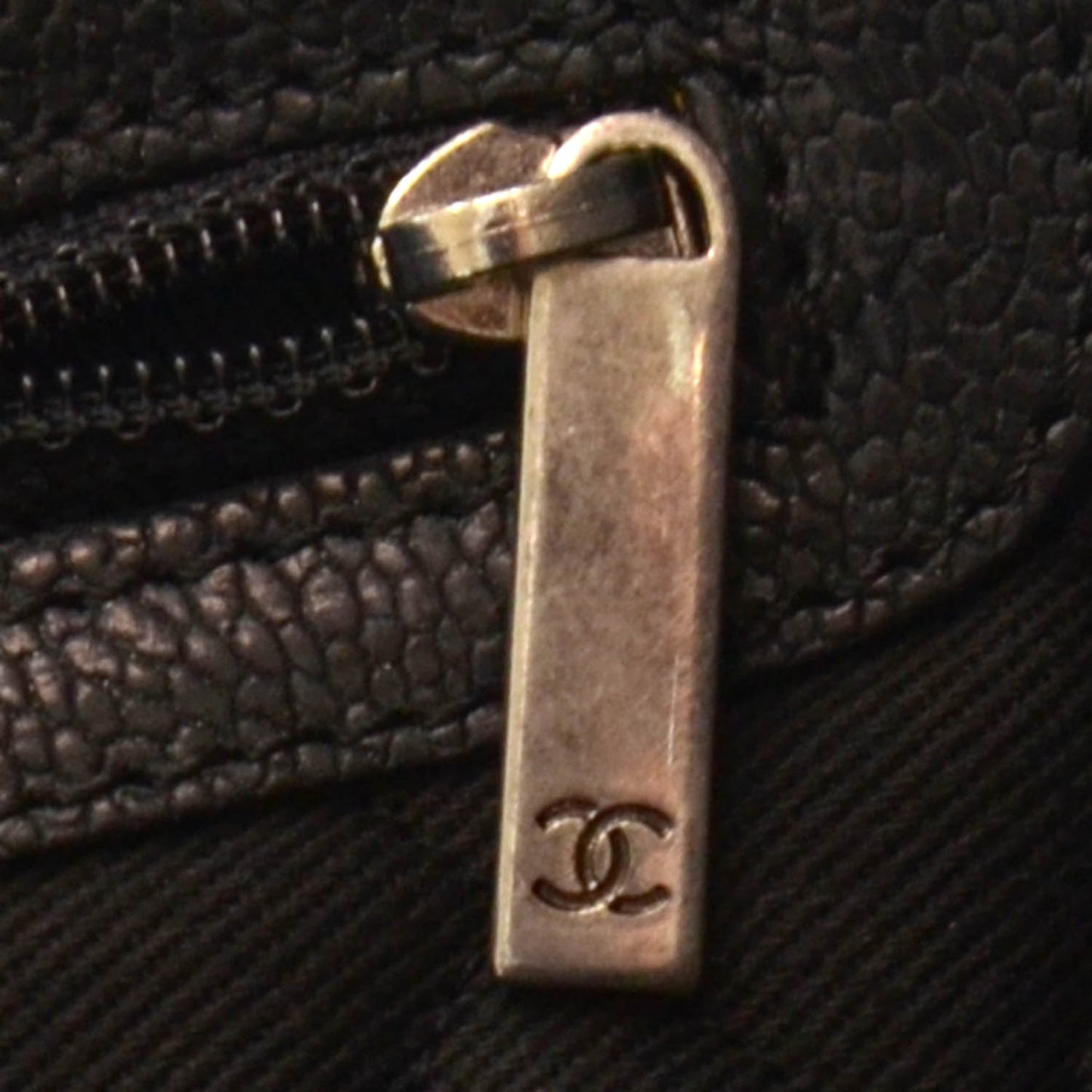 Distressed Caviar Outdoor Ligne Tote Black