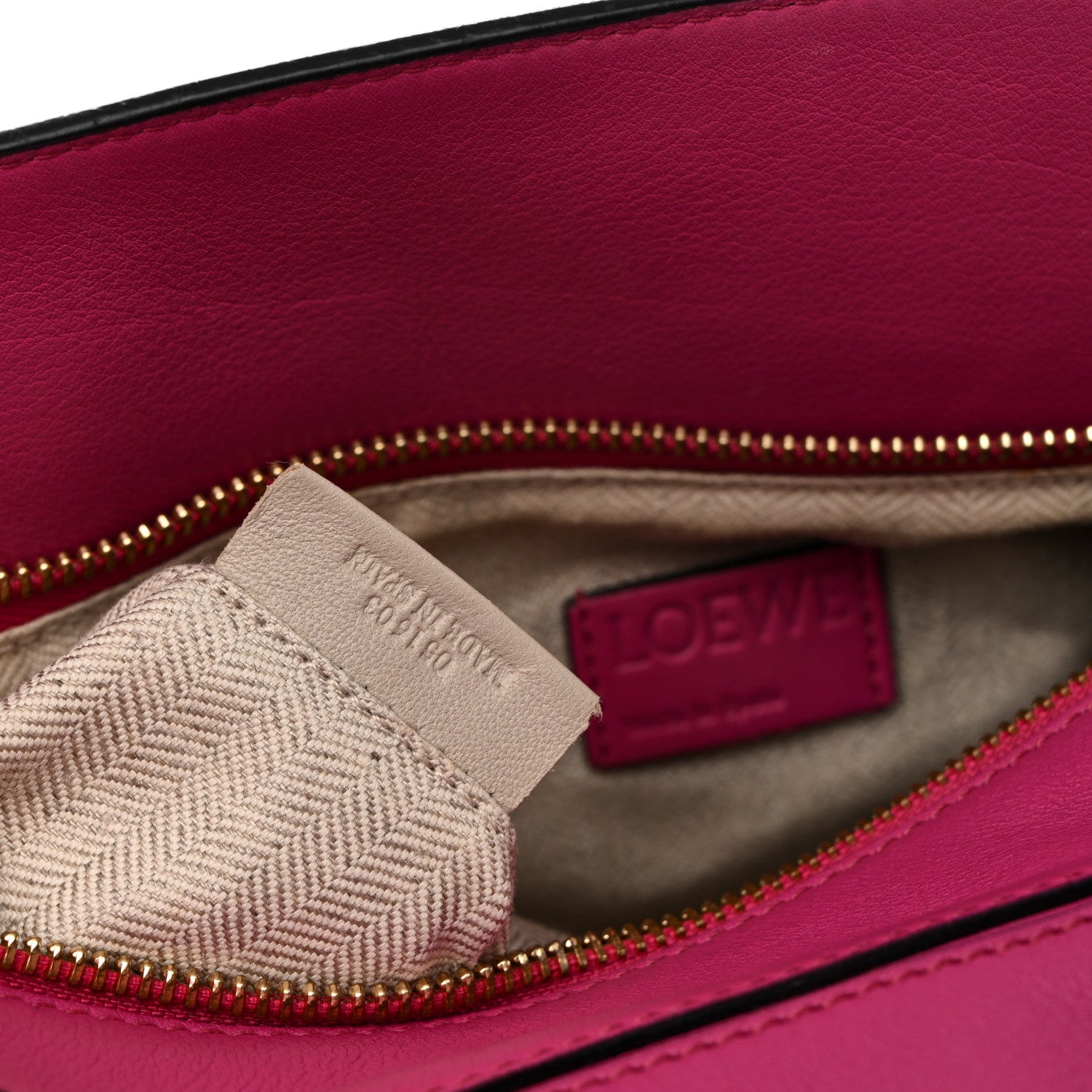 Loewe Calfskin Medium Puzzle Bag Fuchsia 1894633 – FASHIONPHILE