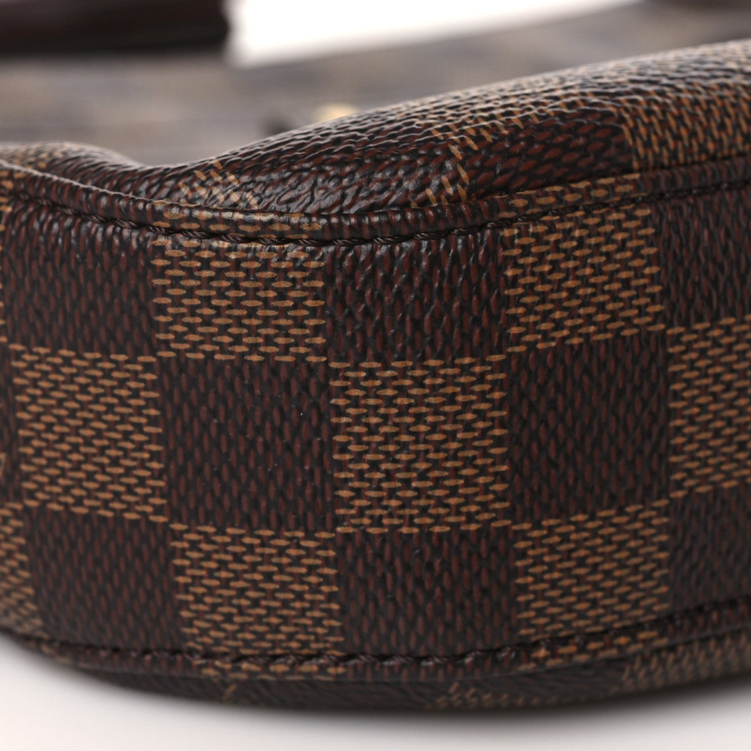 Louis Vuitton Damier Ebene South Bank Besace 7 of 9
