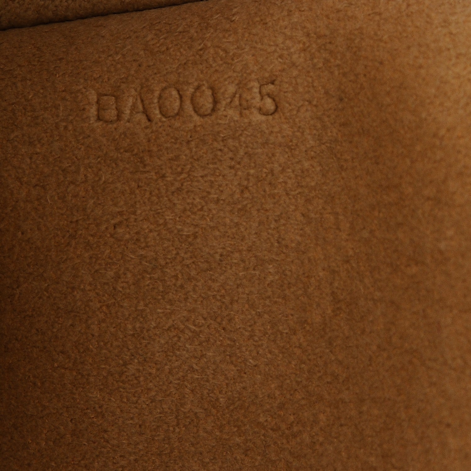Louis Vuitton Monogram Manhattan GM 7 of 7