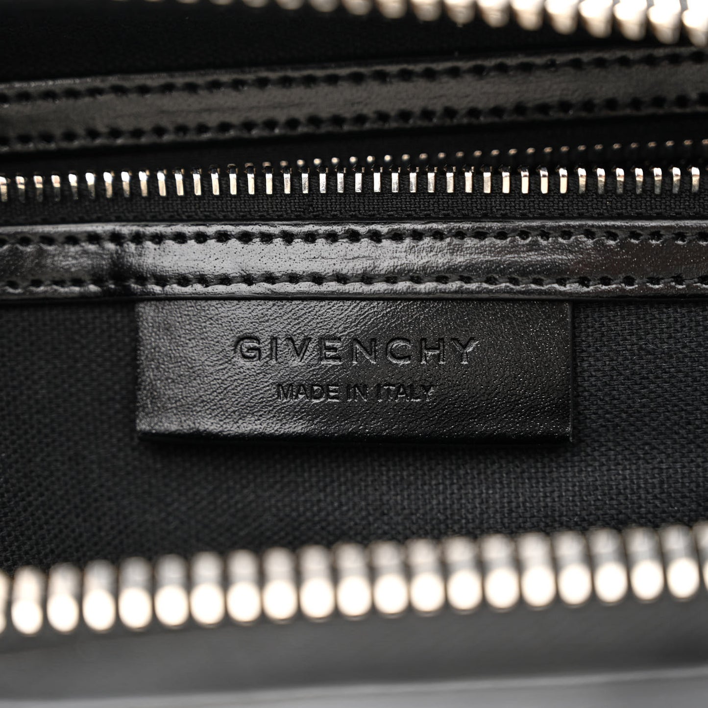 Shiny Lord Calfskin Medium Antigona Black