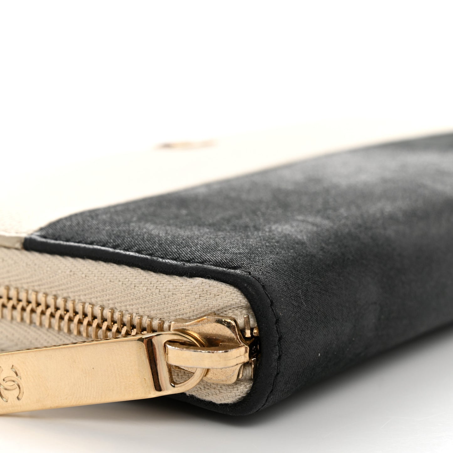 Caviar Iridescent Calfskin Long Duo Zip Around Wallet Light Gold Black