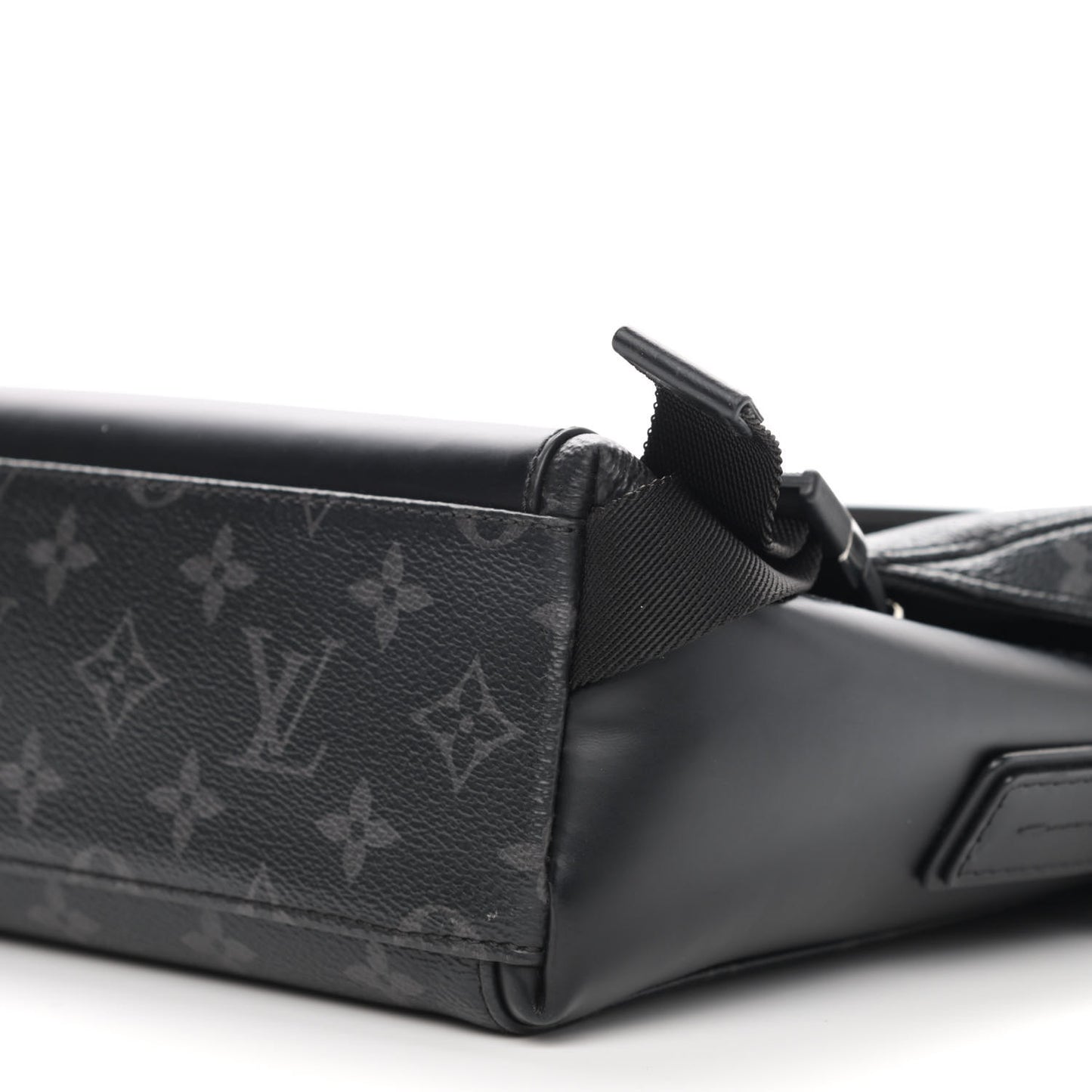 Monogram Eclipse Voyager PM Messenger