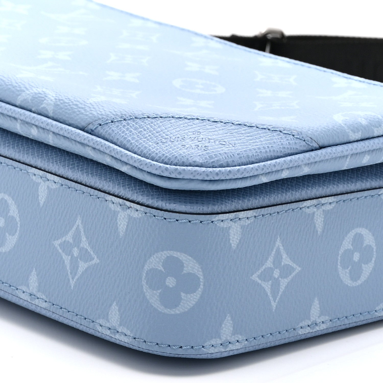Louis Vuitton Taigarama Trio Messenger Sky Blue 1816111 – FASHIONPHILE