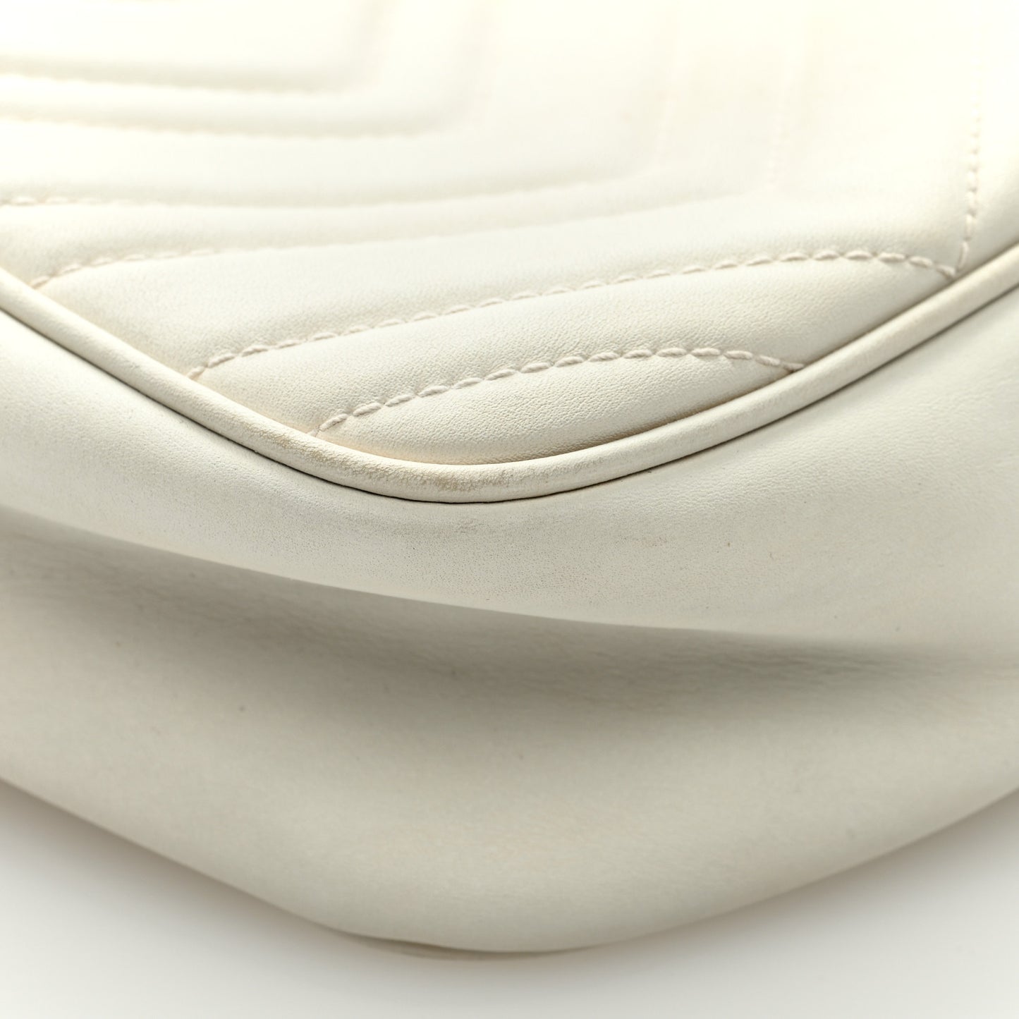 Calfskin Matelasse Small GG Marmont Chain Shoulder Bag White