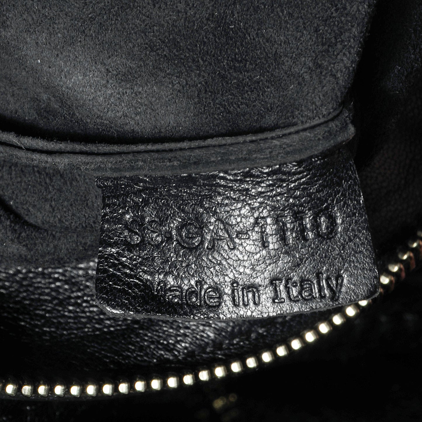 Smooth Lambskin Small Vertical Zip Gusset Cabas Black
