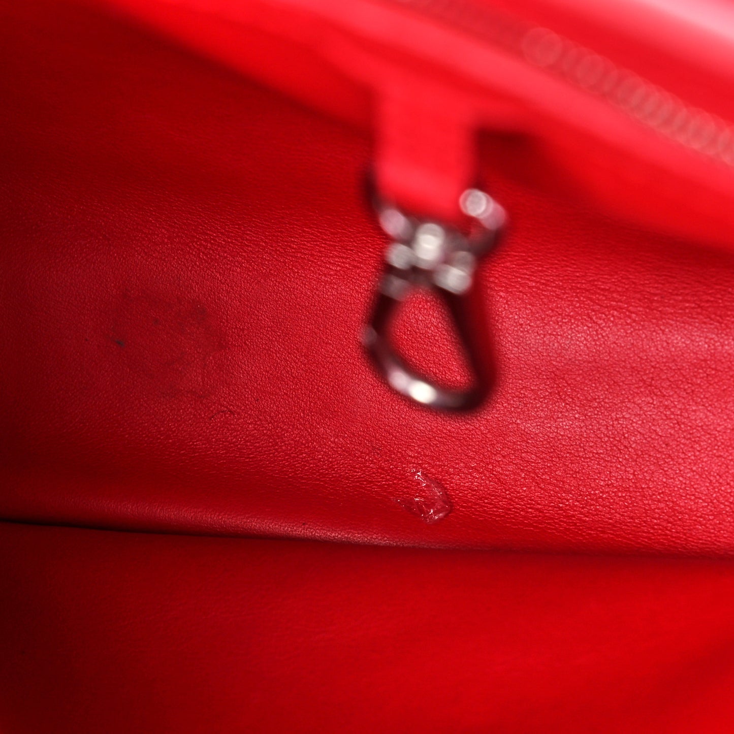 Taurillon Capucines PM Scarlet