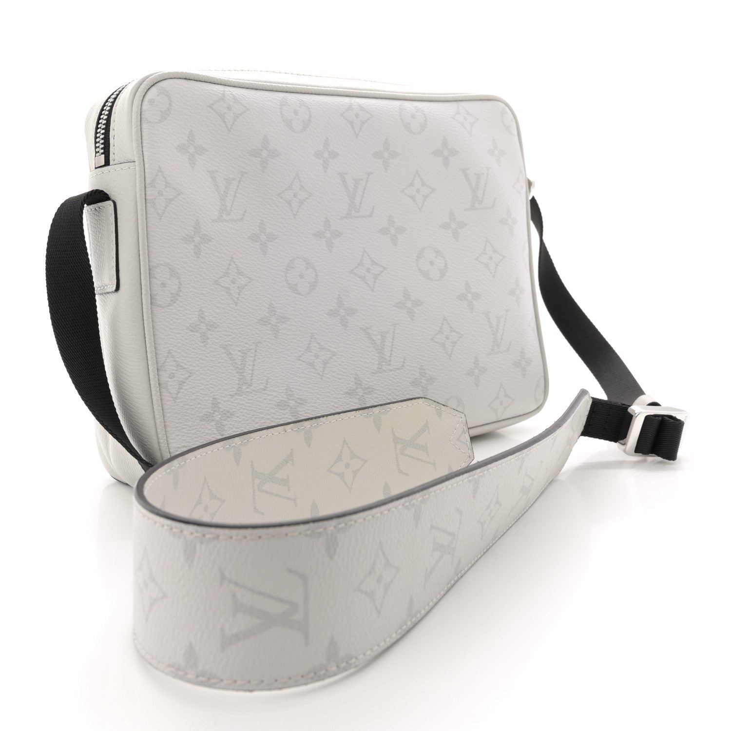 Louis Vuitton Taigarama Outdoor Messenger Antartica Antartica 3 of 11