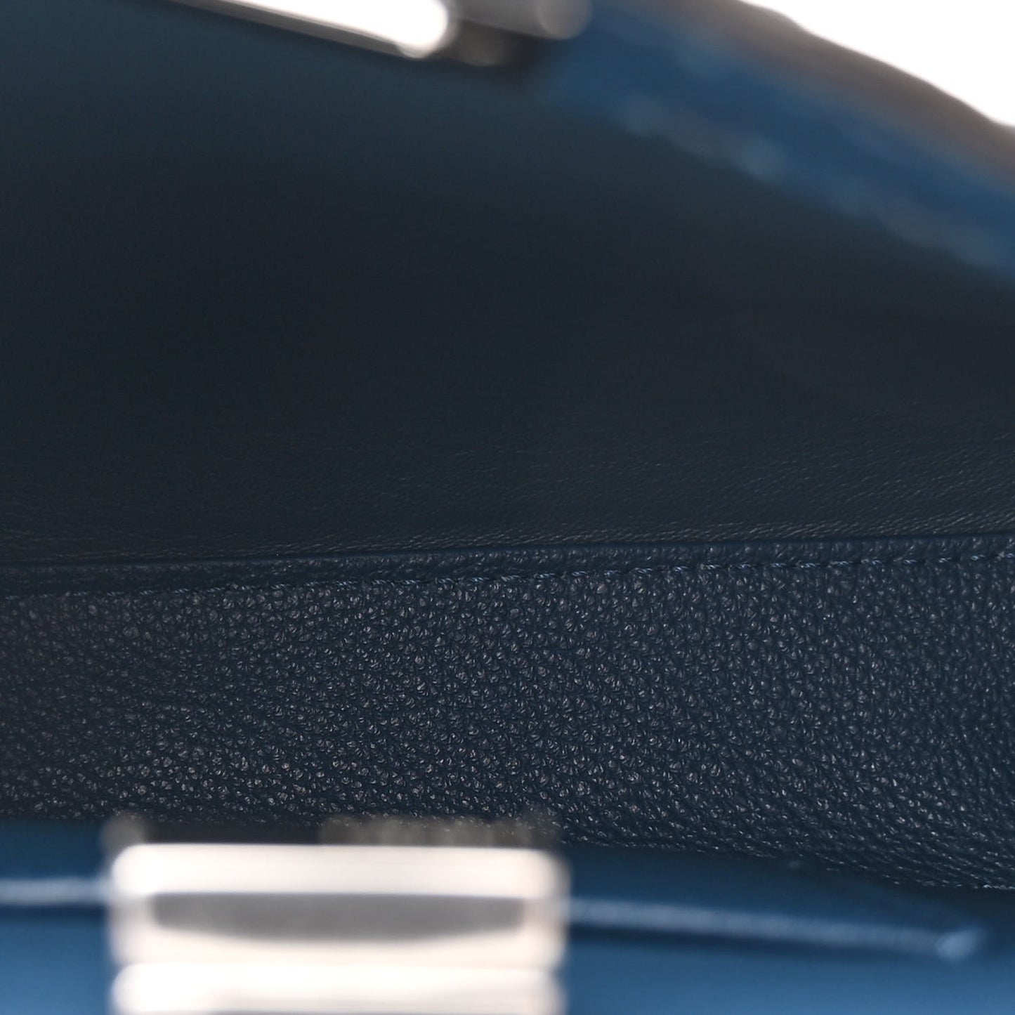 Cuoio Romano Selleria Macro Stitchings Mini Peekaboo Iconic Satchel Placca Argento