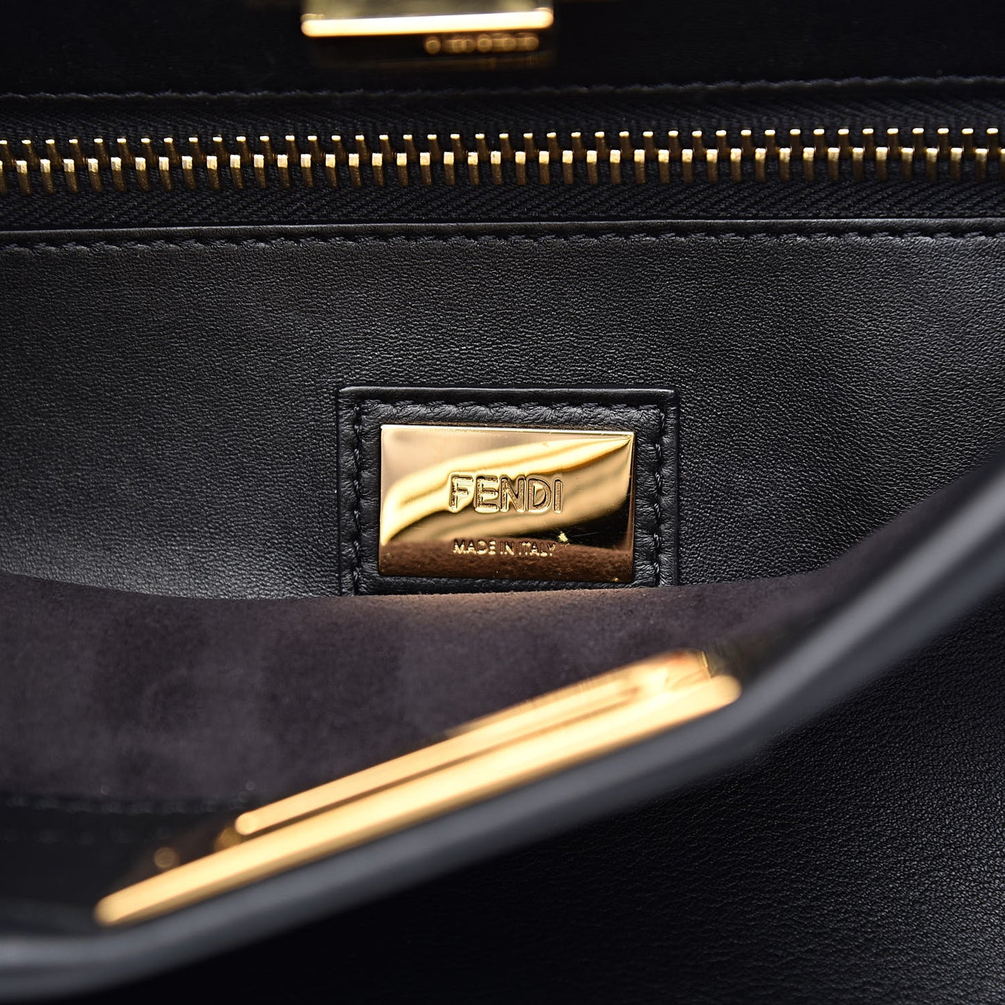 Vitello Seta Shiny Nappa Medium Peekaboo Iconic Satchel Black