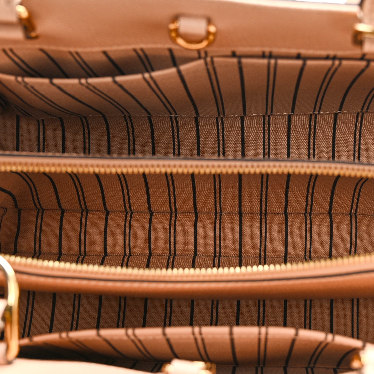 Louis Vuitton Empreinte Montaigne MM Beige Rose 5 of 9