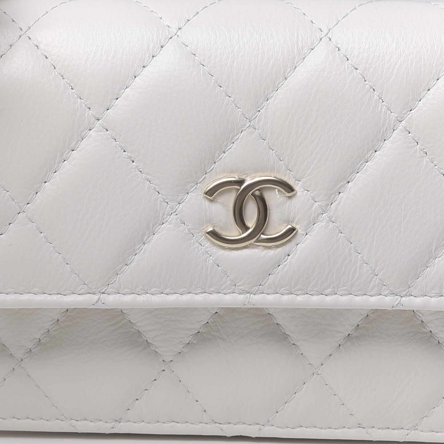 Calfskin Quilted Pearl Clutch With Chain White