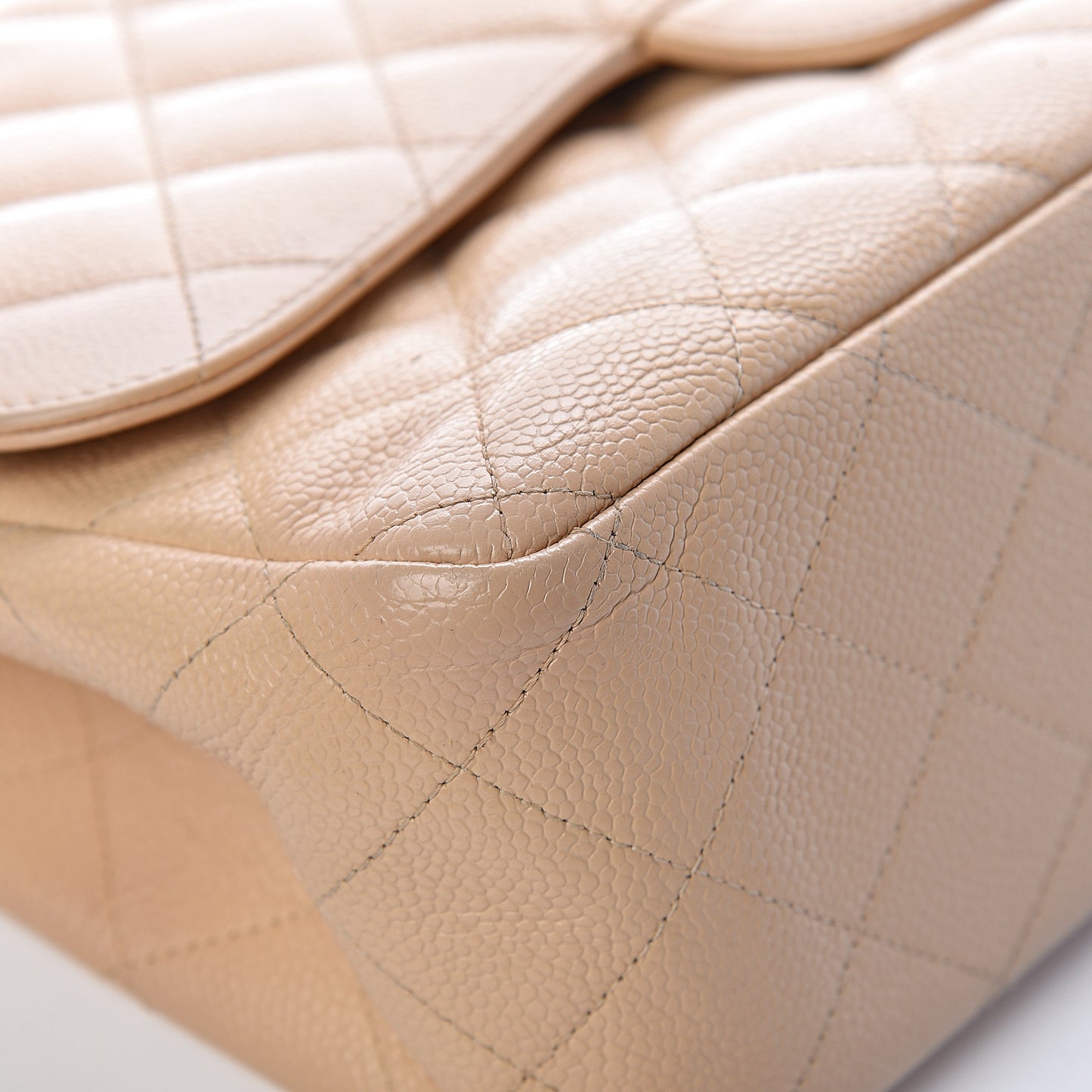 Caviar Quilted Jumbo Double Flap Beige Clair