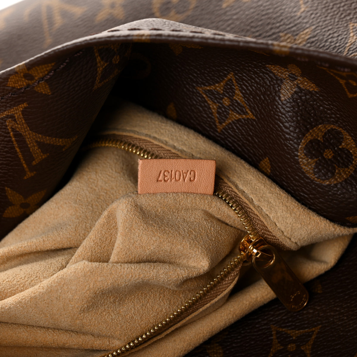 Louis Vuitton Monogram Artsy MM 7 of 10