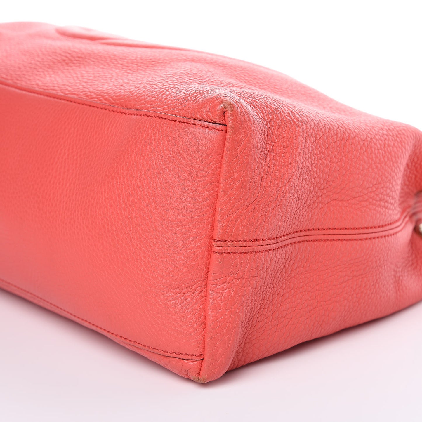 Pebbled Calfskin Medium Soho Chain Shoulder Bag Begonia Pink