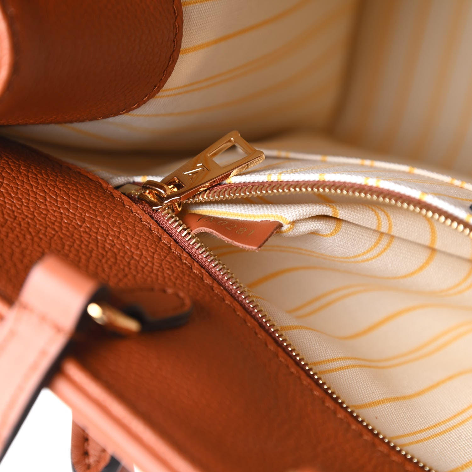 Louis Vuitton Raffia Calfskin Monogram Giant Onthego MM Tan 9 of 11