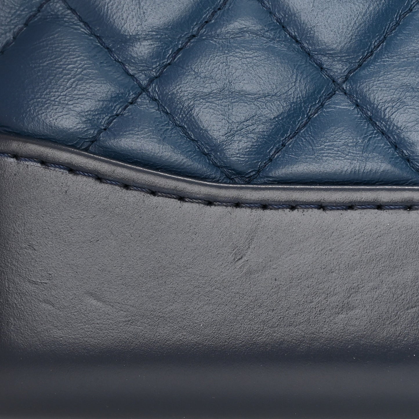 Aged Calfskin Quilted Small Gabrielle Clutch With Chain Navy Black