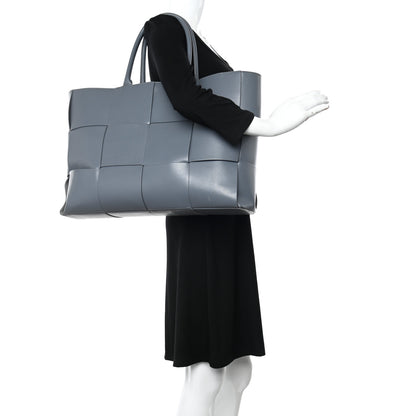 Bottega Veneta Nappa Maxi Intrecciato Mens Arco Tote Thunder 2 of 13