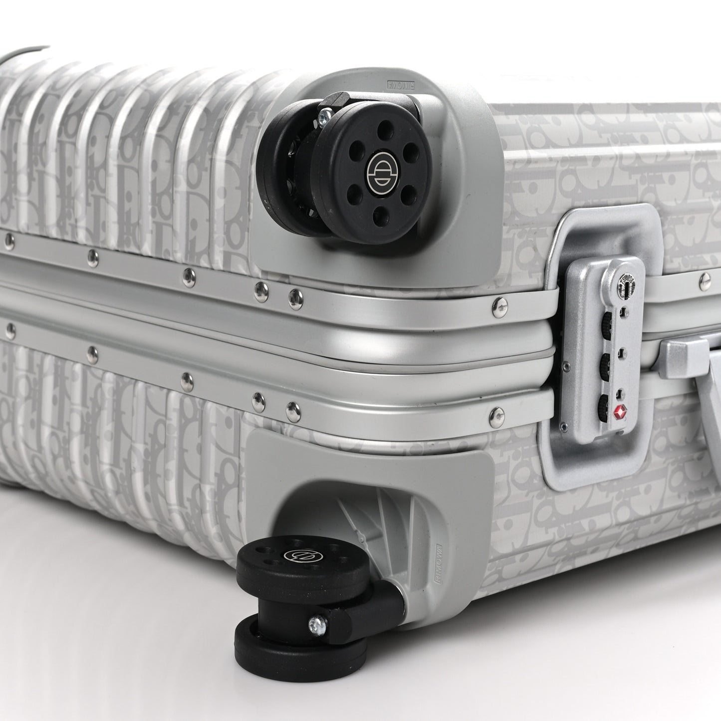 X RIMOWA Aluminum Gradient Cabin Luggage Silver