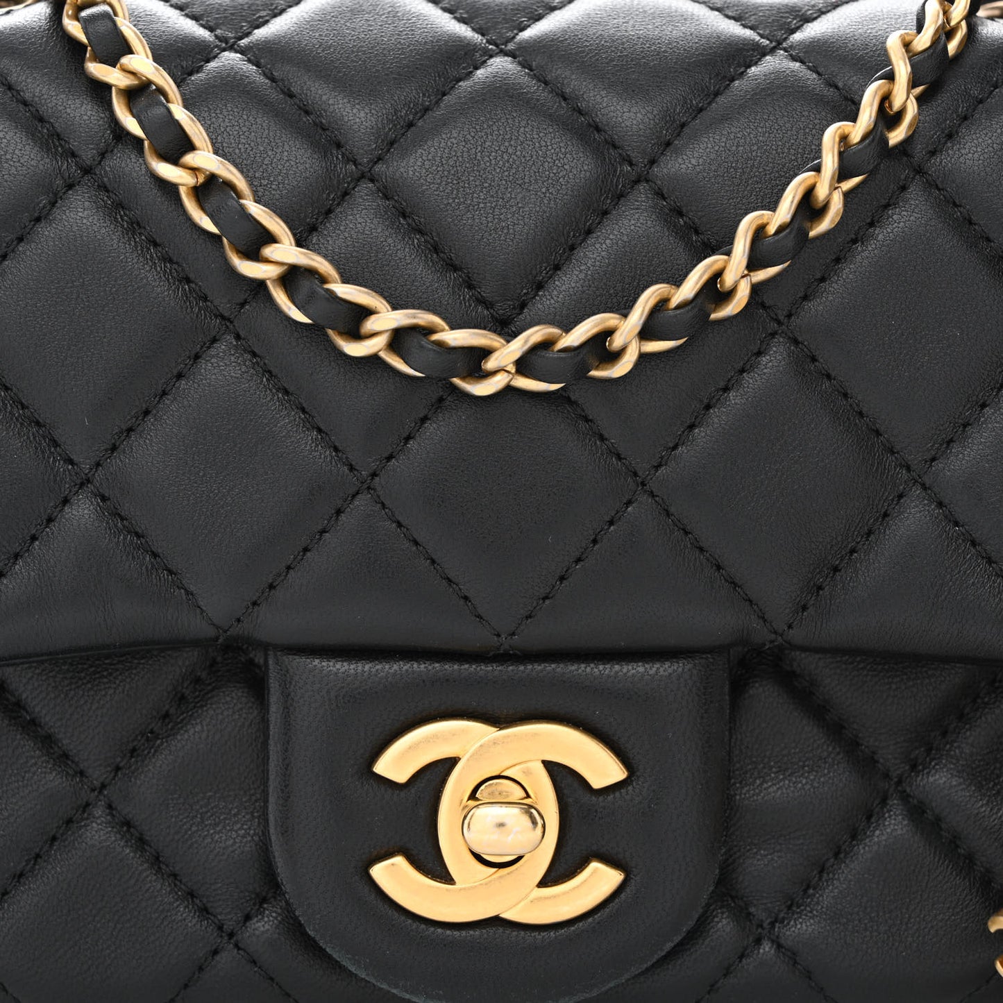 Lambskin Quilted Mini Pearl Crush Flap Black
