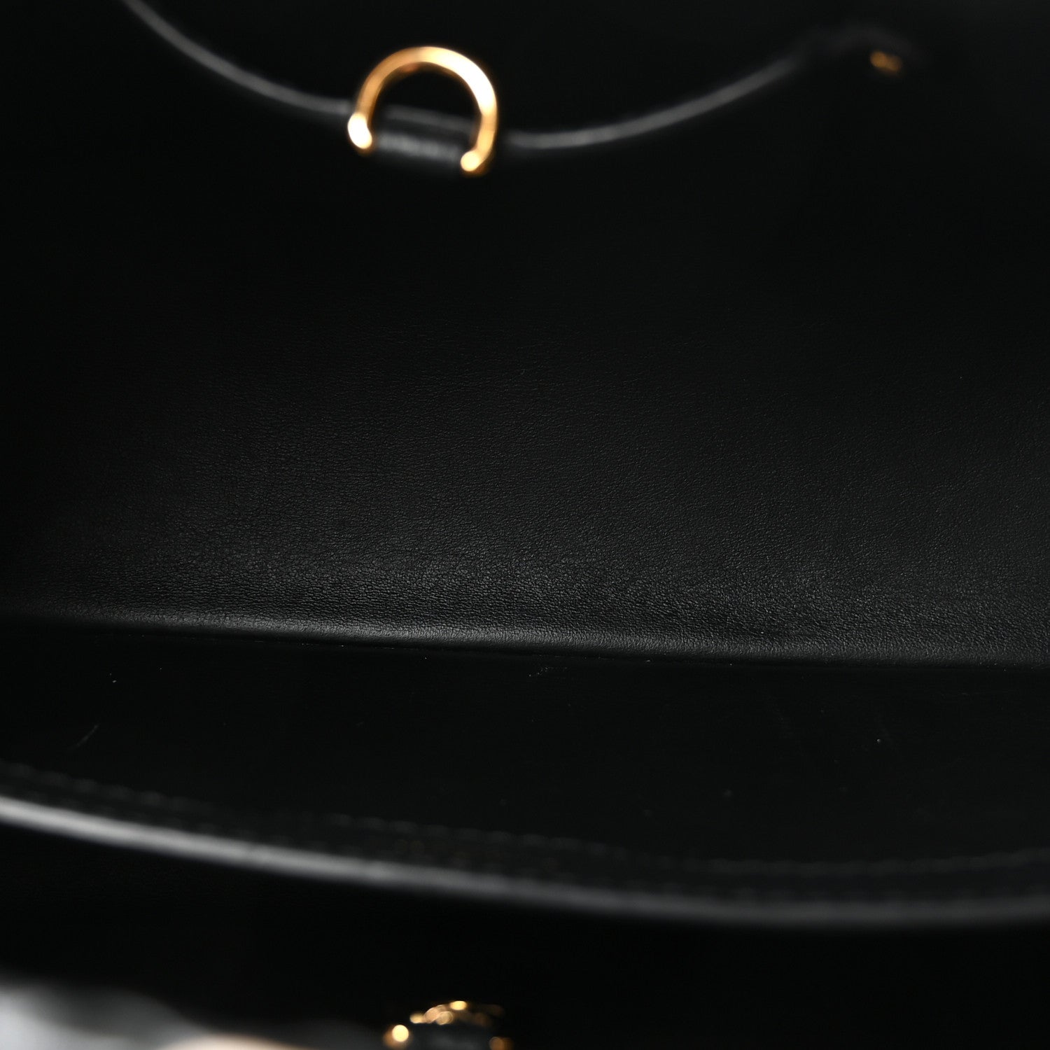 Louis Vuitton Taurillon Crafty Capucines MM Black 5 of 9