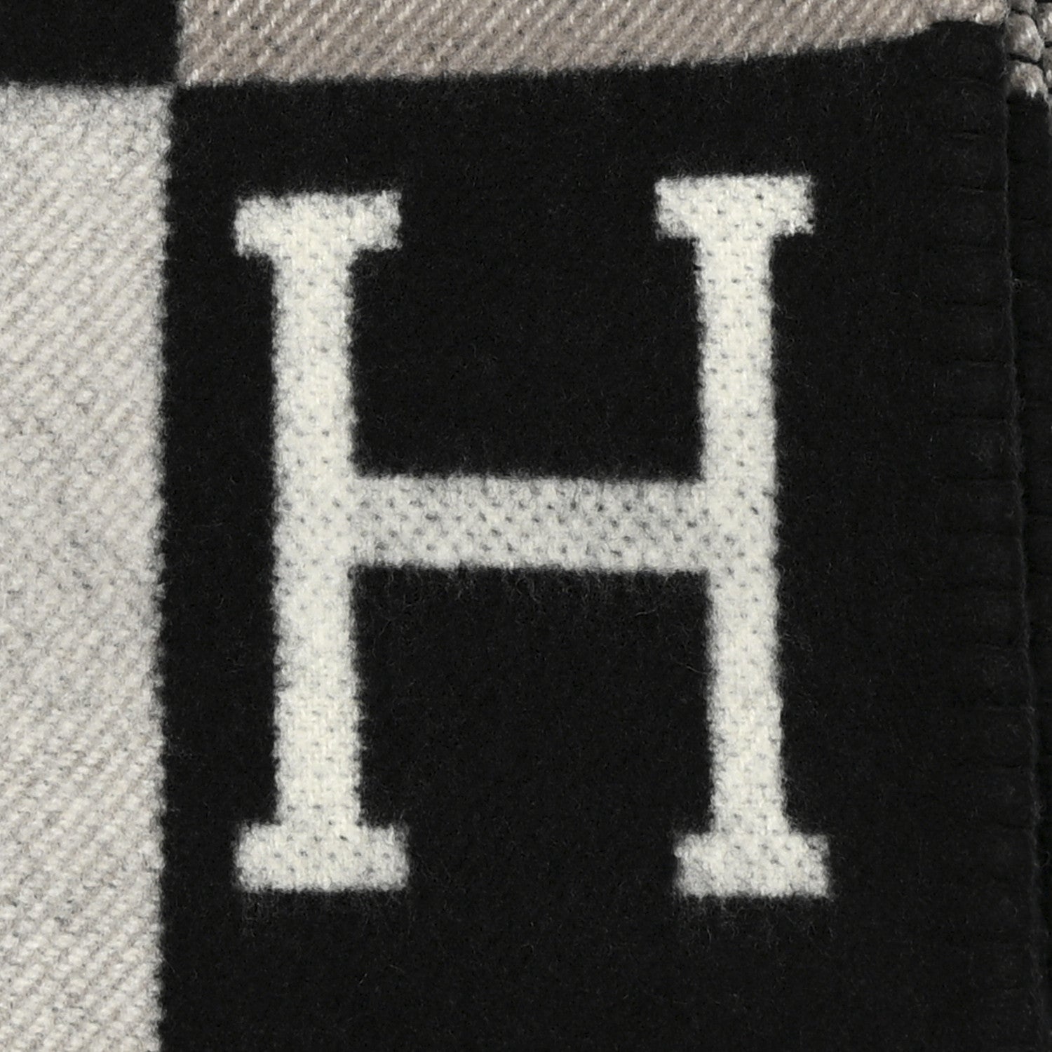 Hermes Wool Cashmere Avalon III Blanket Ecru Black 3 of 5