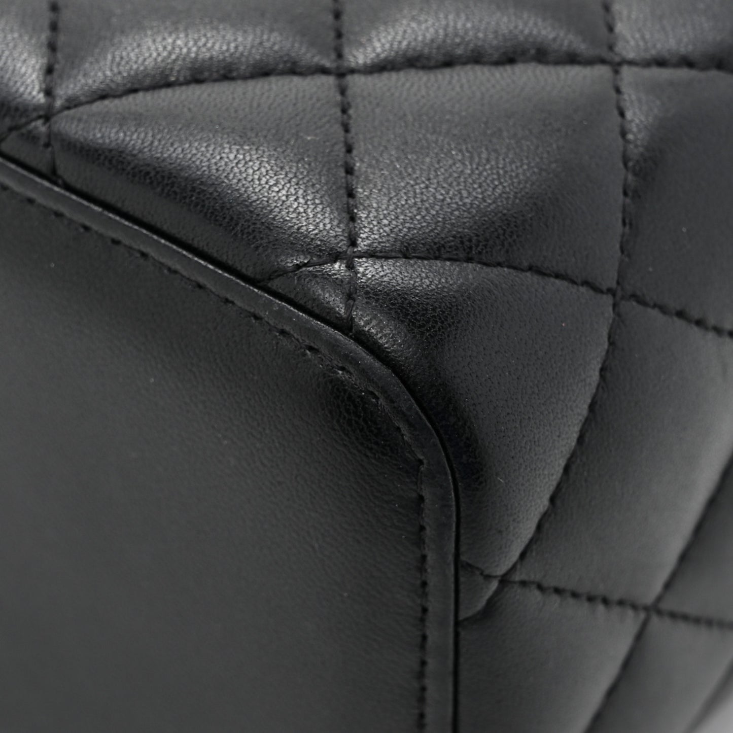 Lambskin Quilted Small Top Handle Vanity Case With Chain Black