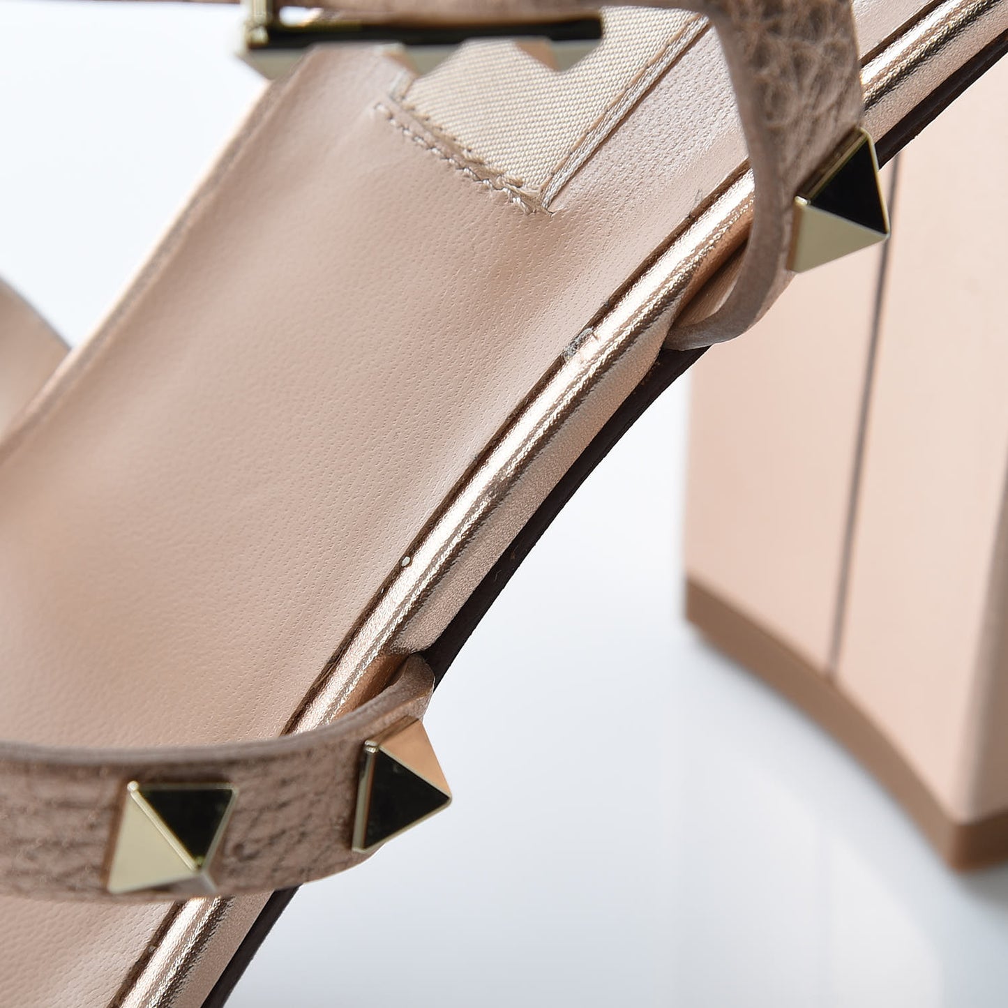 Metallic Pebbled Calfskin Rockstud 90mm City Sandals 39 Rame