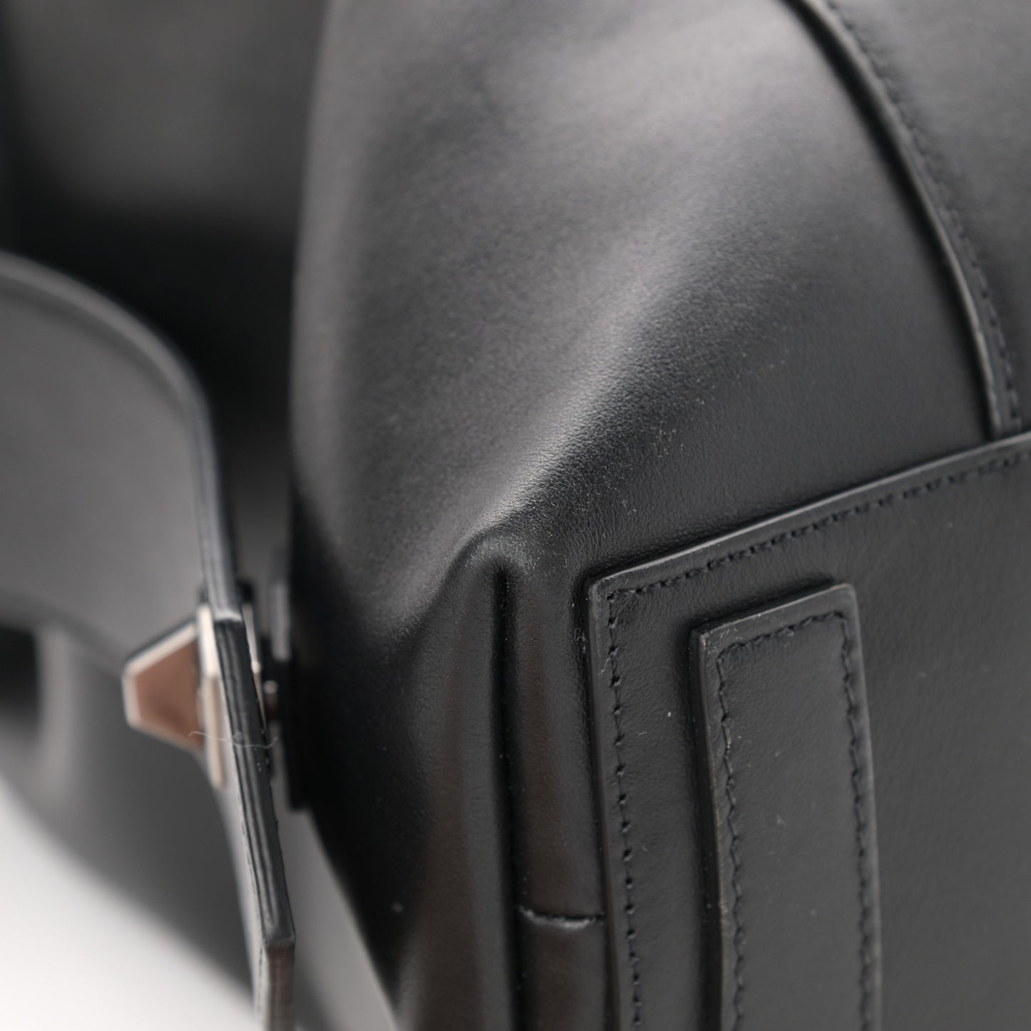 Smooth Calfskin Medium Soft Antigona Black