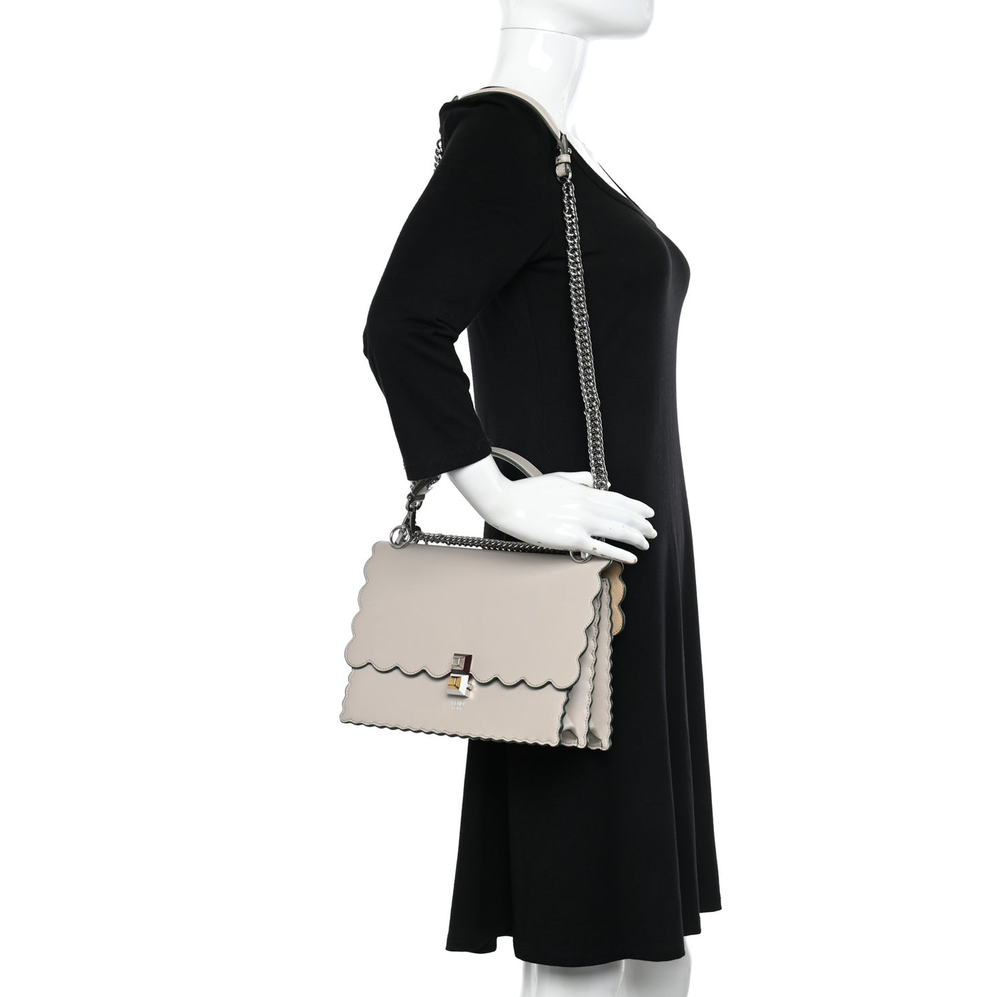 Vitello Liberty Scalloped Studded Kan I Shoulder Bag Grigio Polvere