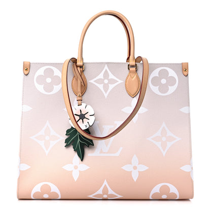 Louis Vuitton Monogram Giant By The Pool OnTheGo GM Brume 1 of 11