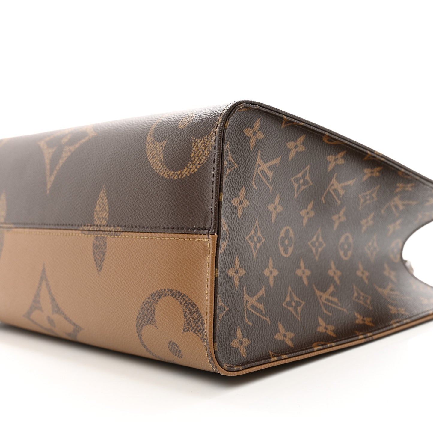 Reverse Monogram Giant Onthego MM