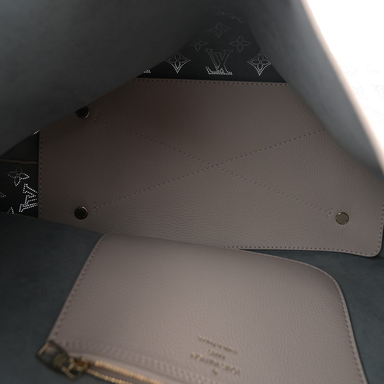 Louis Vuitton Mahina Carmel Hobo PM Brume Gray 5 of 9