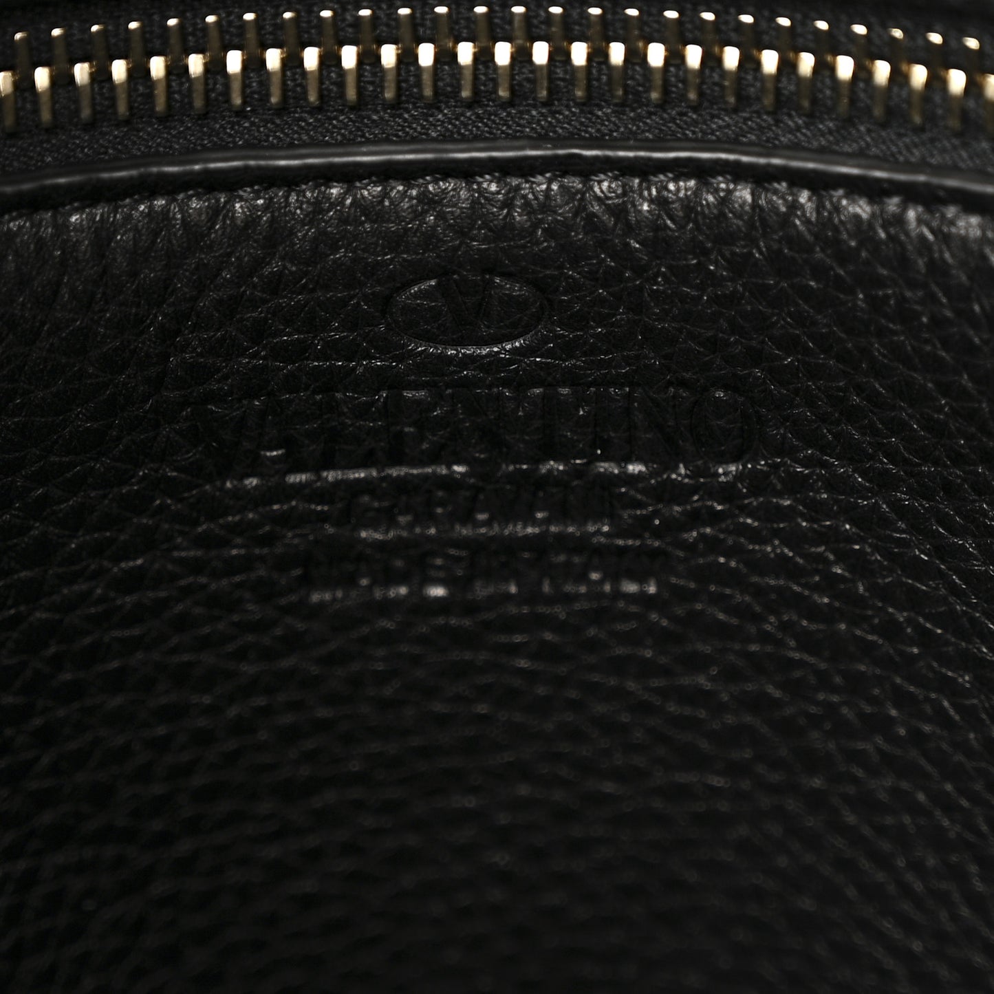 Pebbled Calfskin Small Rockstud Flip-Lock Messenger Bag Black