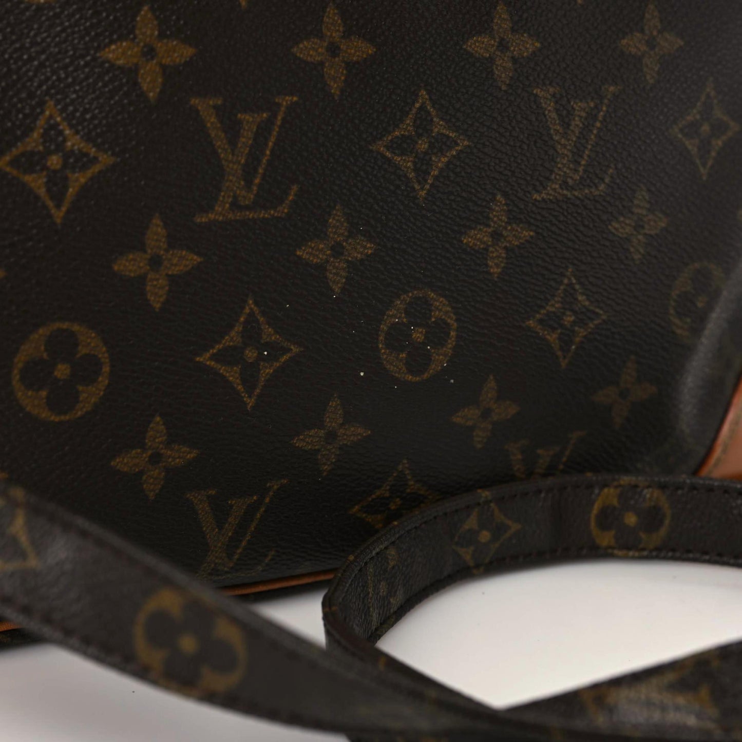 Monogram Nil 28