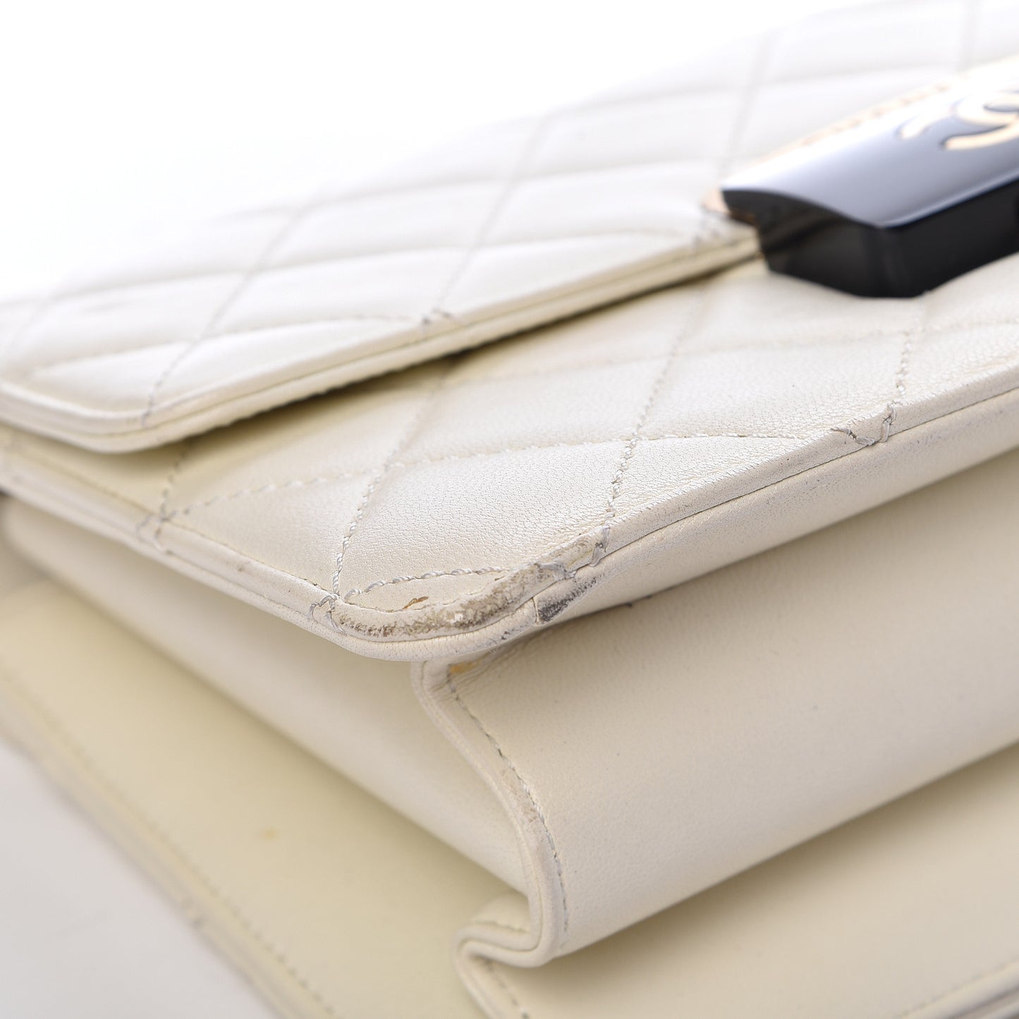 Sheepskin Quilted Beauty Lock Flap White