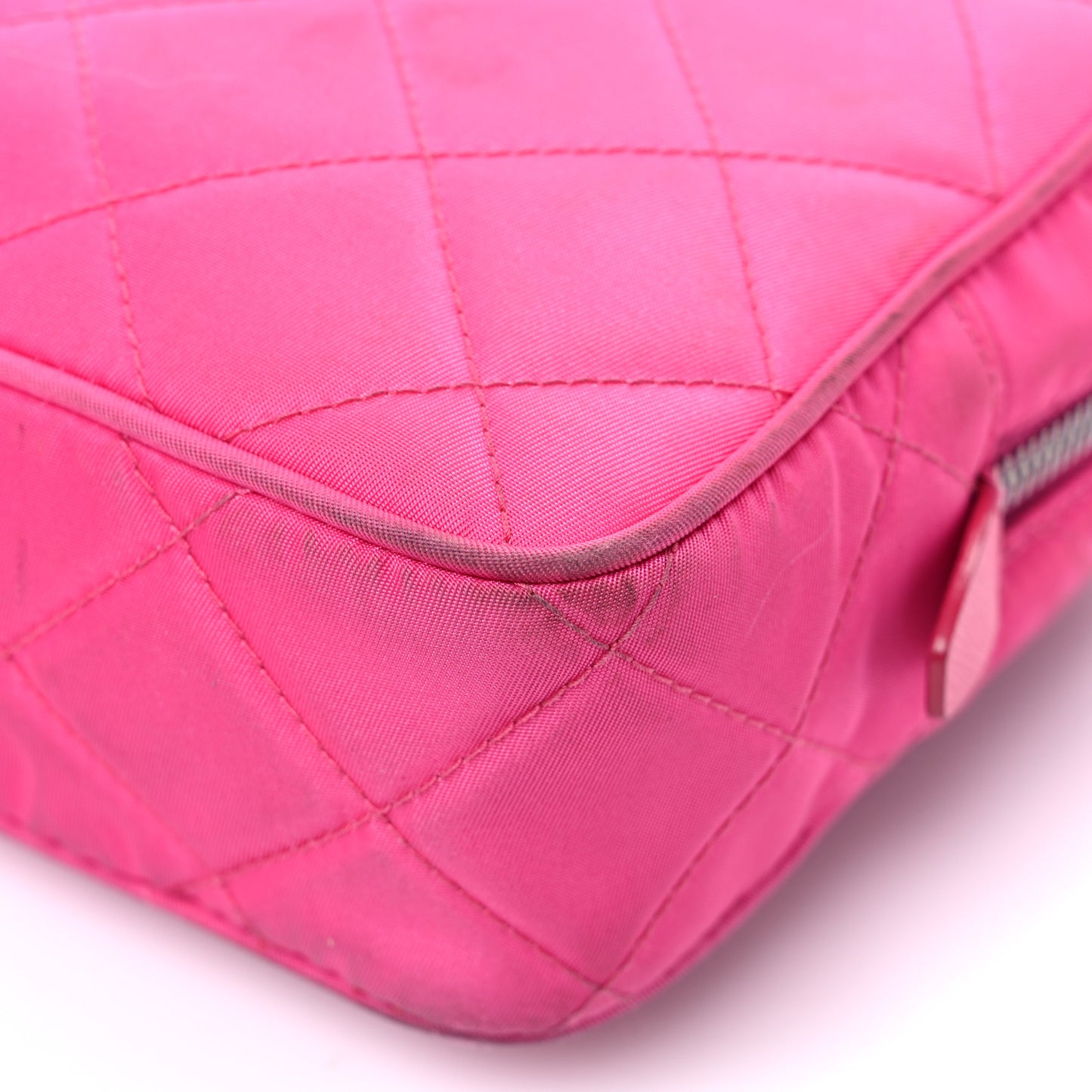 Nylon Tessuto Impuntu Quilted Chain Crossbody Fuxia