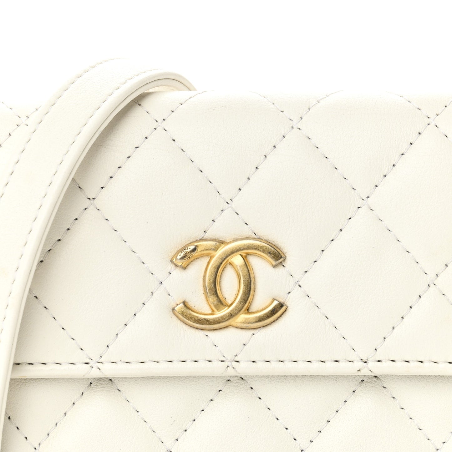 Calfskin Quilted About Pearls Card Holder Flap With Chain White
