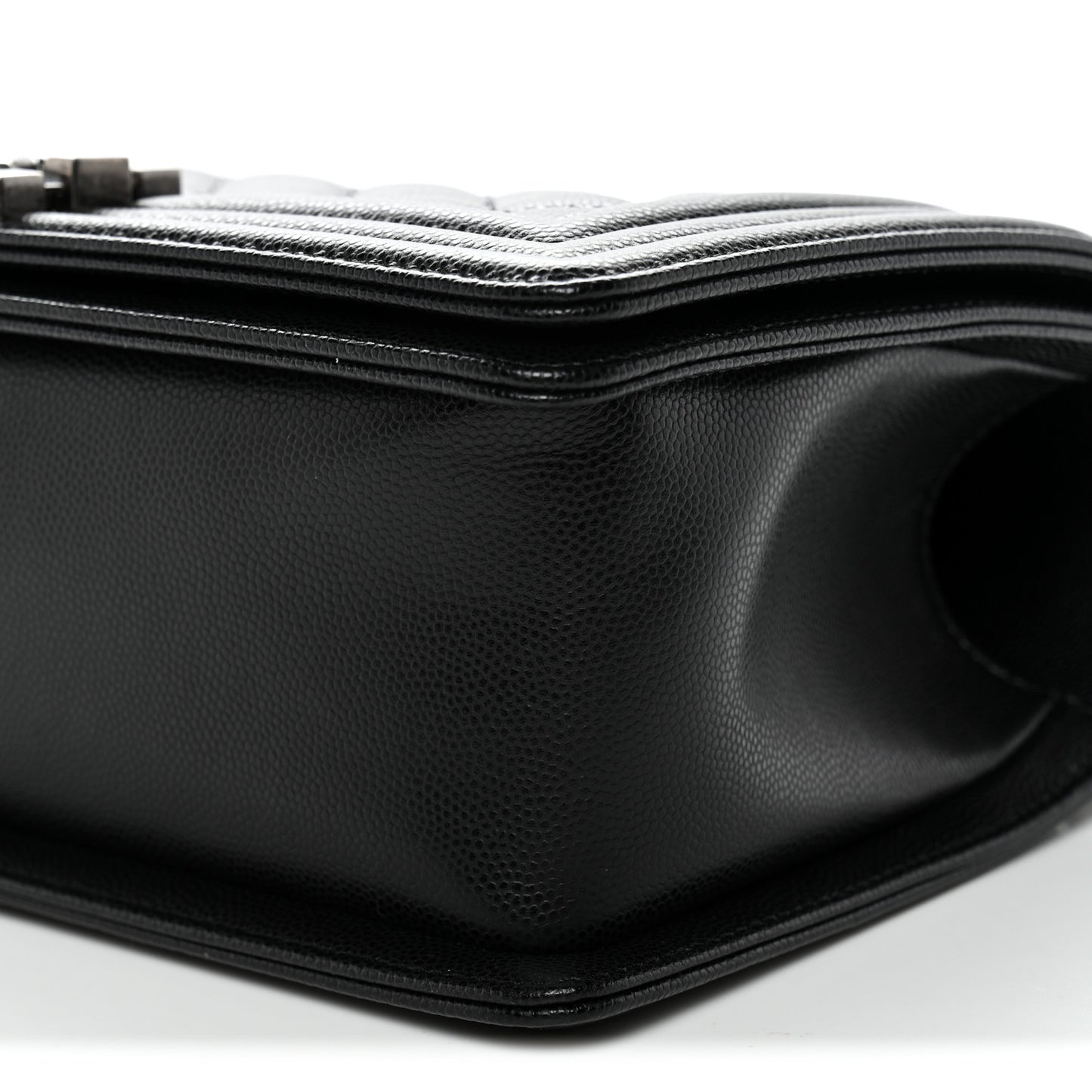 Caviar Quilted Medium Boy Flap Black